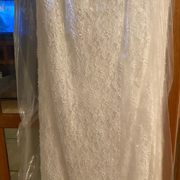 David's bridal gown worn once been cleaned. - Picture 13 of 14